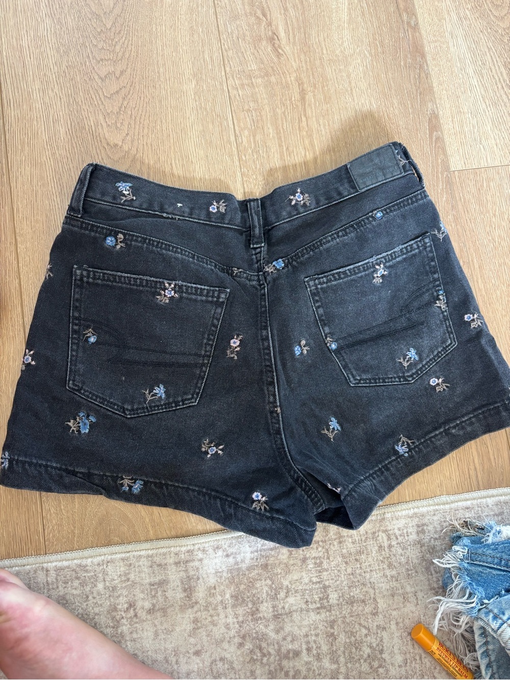 American Eagle Outfitters Black Denim Floral Embroidered Shorts - Picture 2 of 3